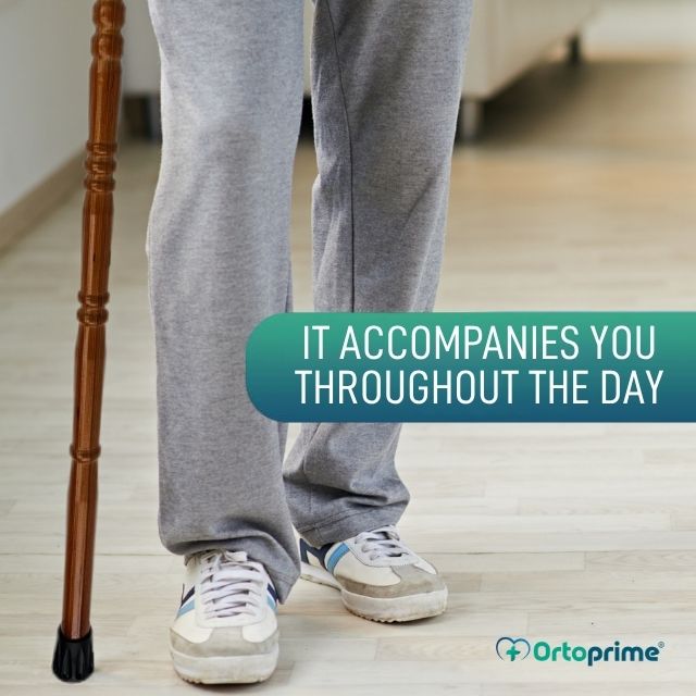 elegant-orthopaedic-wooden-cane-with-derby-handle-ortoprime-uk