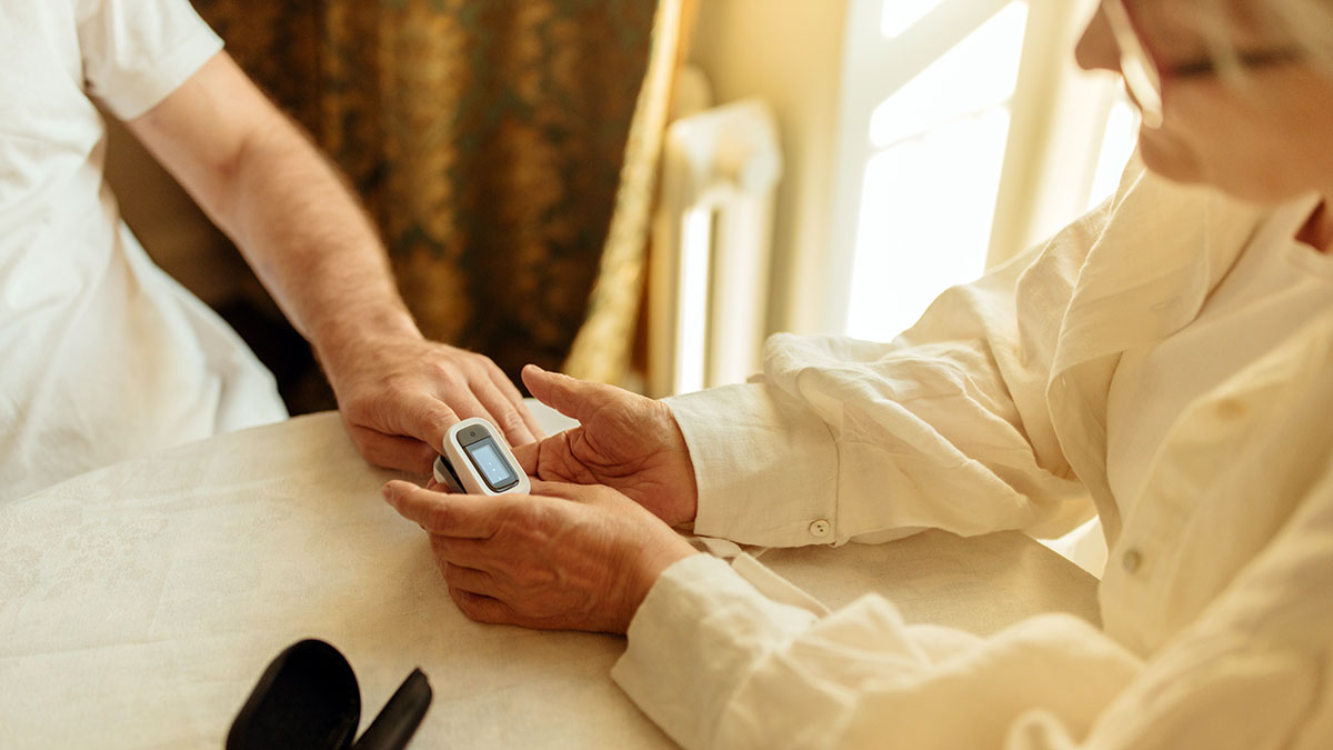 fingertip-portable-pulse-oximeter-medical-monitor-ortoprime-uk